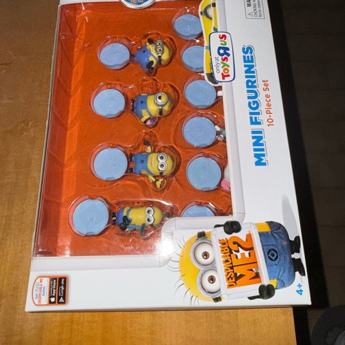 Minions mini figurines new, collectible