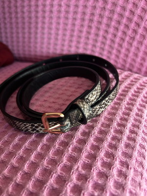 Thin belts with snake pattern and gold detail like new