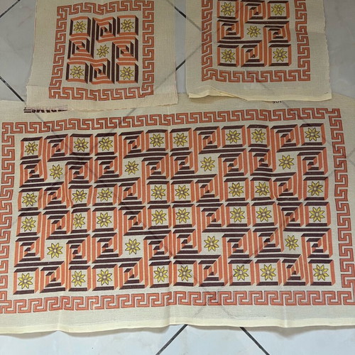Set of table linens new, 1 large and 2 small napkins