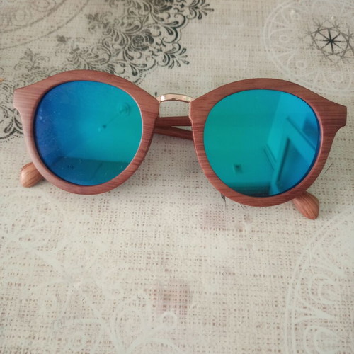 Sunglasses set of 2 like new, mirror lenses, folding and wooden frame