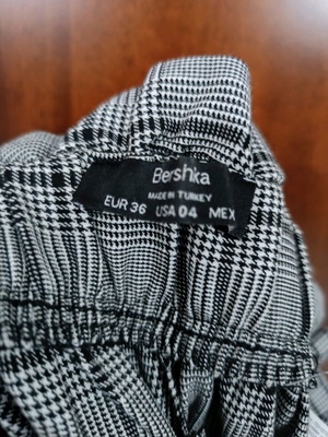 Bershka plaid pants size small like new