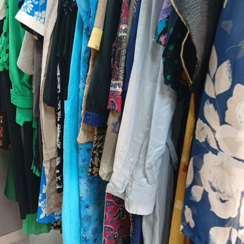 Επιχείρηση thrift shop με vintage ρούχα, παπούτσια και αξεσουάρ