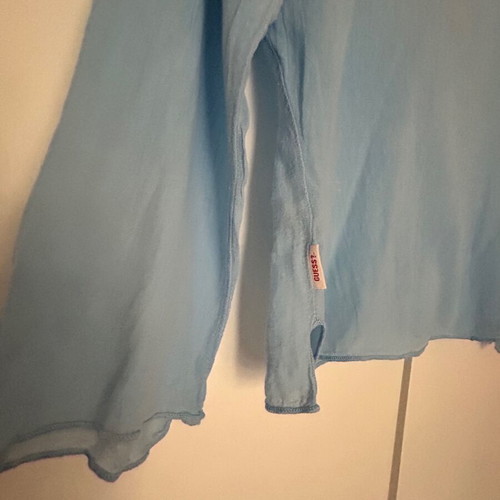 GUESS JEANS AUTHENTIC, airy 100% cotton, sky blue color, size M.