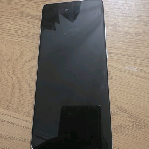 Samsung S21 Ultra 128GB like new with charger and cases