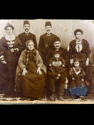 Οθωμανική οικογενειακή φωτογραφία μεταχειρισμένη με φέσια, Konia c.1900