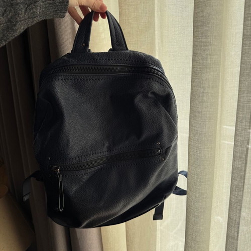 Leather backpack like new, blue