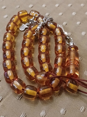Worry beads used, 33 bakelite mastic beads with metal elements