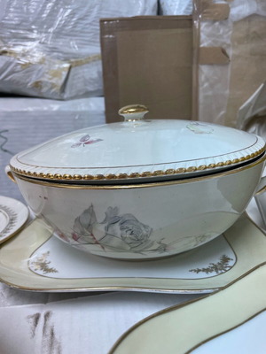 Salad bowl with lid and platter like new, vintage