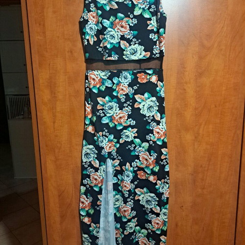 Long dress with transparency at the waist and slit