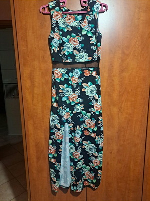 Long dress with transparency at the waist and slit