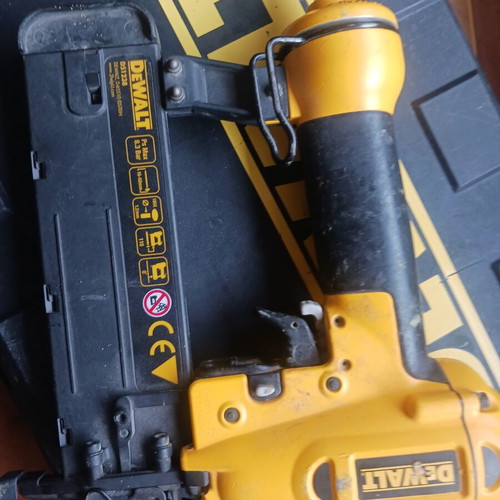 Dewalt D51238 pneumatic nail gun like new, 16–50mm