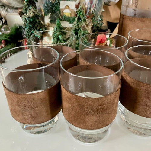Set of 6 vintage glasses and carafe with leather sleeves like new