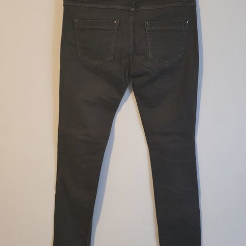 Stradivarius women's skinny fit jeans with rips size 40 like new
