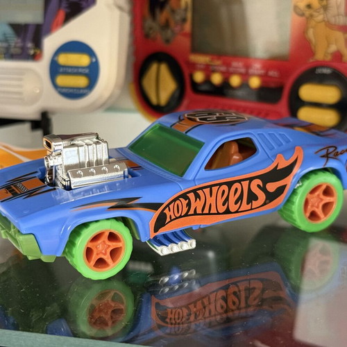 Kinder Easter 2026 Maxi Hot Wheels car like new