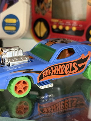 Kinder Easter 2026 Maxi Hot Wheels car like new