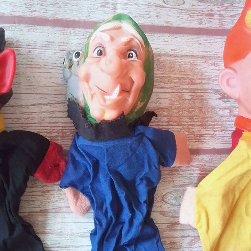Vintage 4 puppet gloves for theater used, pack