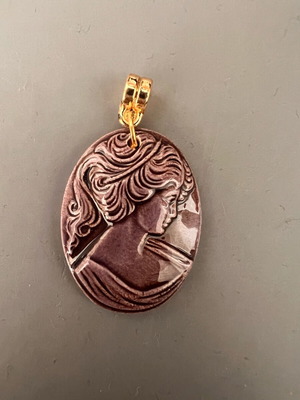Ceramic cameo pendant woman new, purple