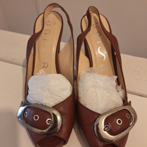 Unisa high women's sandal brown with metal buckle like new