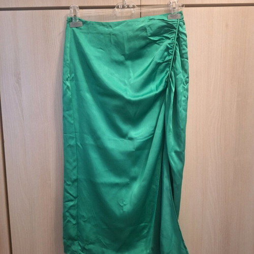 Satin green Zara large skirt with side slit like new