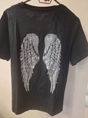 T-shirt new with silver wings print, size XL