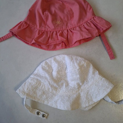 Zara and Calzedonia swimsuits like new for ages 2-4 with free hats