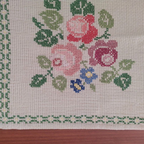 Handmade embroidered table runner 80x37 cm