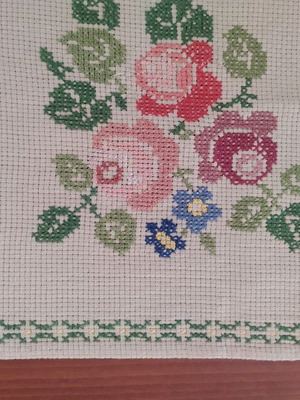 Handmade embroidered table runner 80x37 cm
