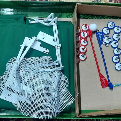 Subbuteo official game used with felt, goals, ball, 2 goalkeepers, 20 players