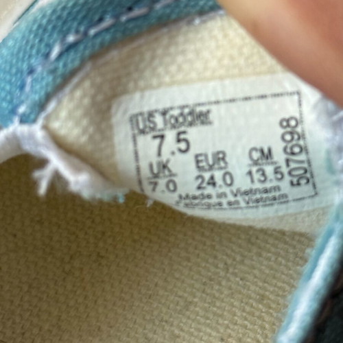 Vans Classic Slip-On kids shoes No 24 like new, turquoise checkerboard pattern