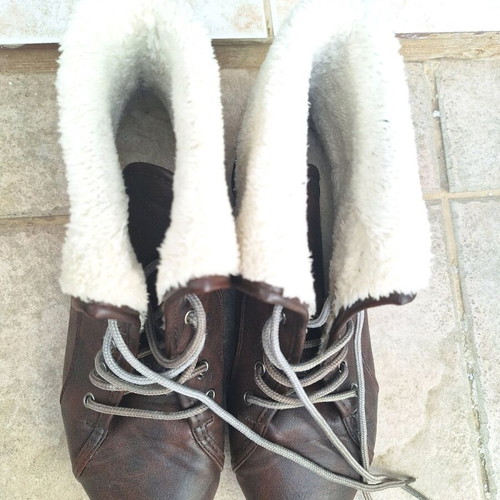 Axel brown flat ankle boots with fur size 38 like new