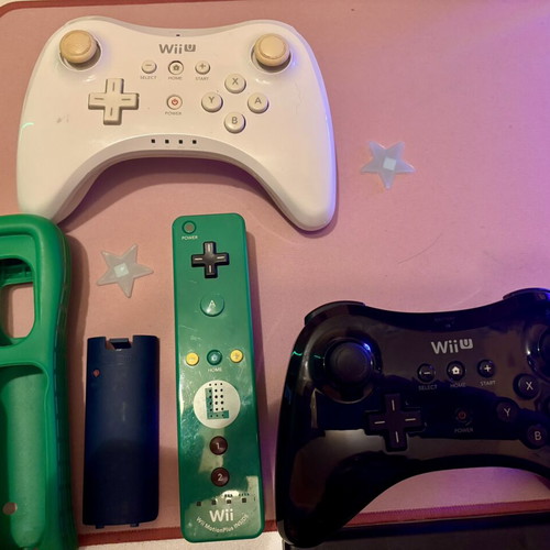 Original Nintendo Wii and Wii U controllers, Super Mario Luigi version