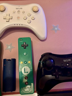 Original Nintendo Wii and Wii U controllers, Super Mario Luigi version