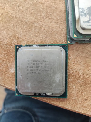 Intel E7400 processor Socket 775 used for computer