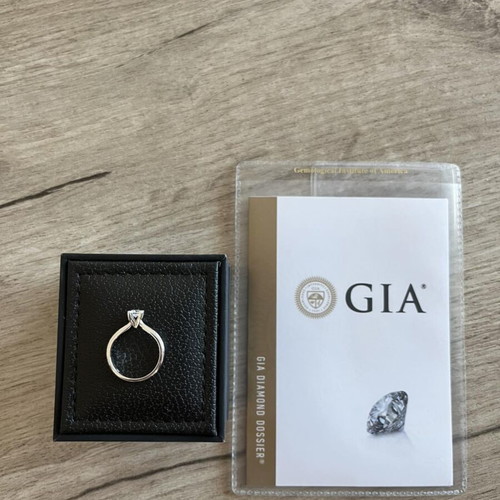 Monopetro ring 18k gold with 0.30ct diamond new