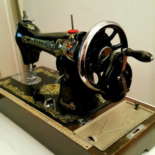 Zenith vintage sewing machine used, made in Japan collectible rare