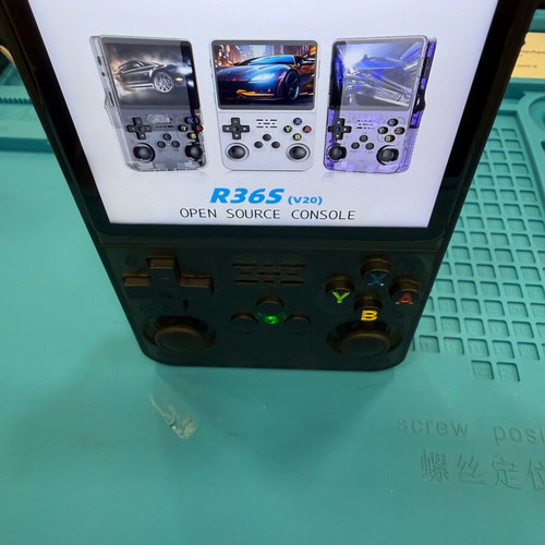 R36S arcade console new with 28,000 games and 4GB storage