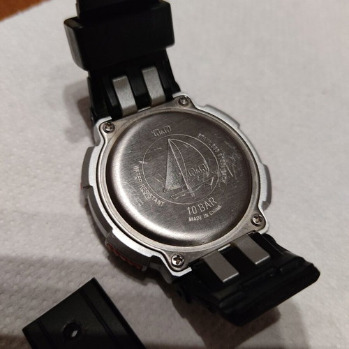 Q&Q wristwatch used with new battery and broken strap, black