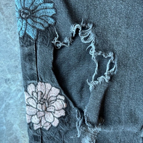 Pull & Bear women's black jeans with rips and embroidered flowers like new