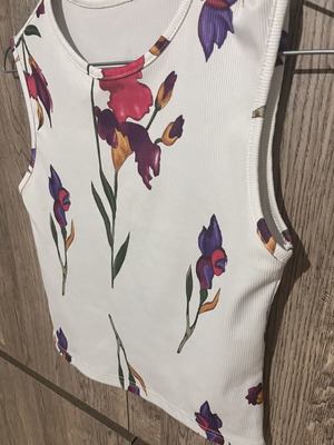 Shein women's fitted elastic white floral t-shirt like new, size S