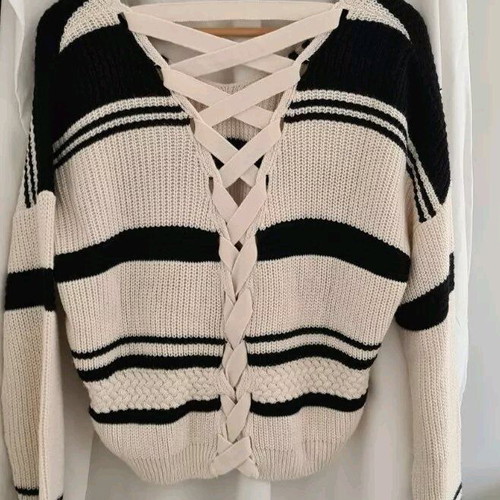 Knitted crop pullover used with unique back size M