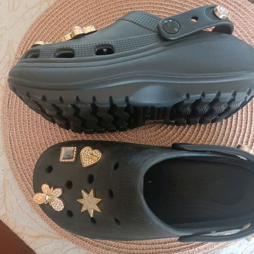 Black clogs like new with charms and gold chain size 36–37