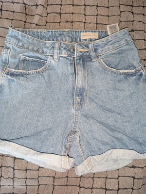 Vero Moda distressed denim shorts used, size S, blue