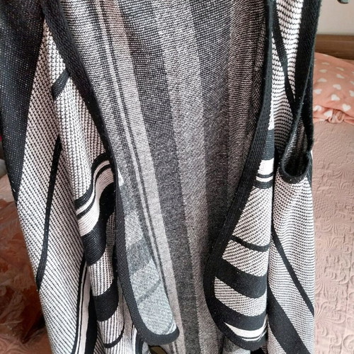Ossigeno sleeveless cardigan like new, black and white