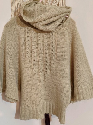 Knitted women's 3/4 sleeve sweater with neck beige like new