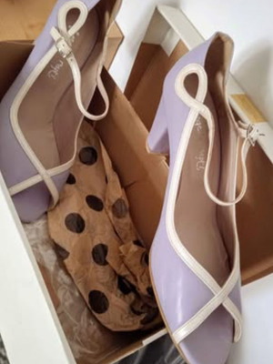 Leather peep toe shoes with buckle handmade like new, lavender color