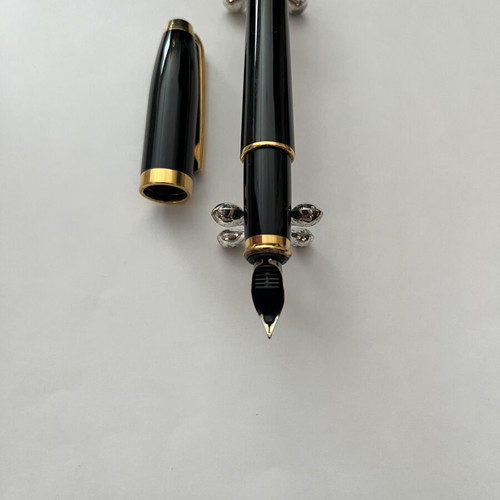 Du Pont fountain pen new with 14 kt gold nib