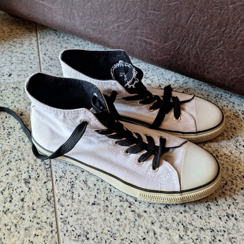White GoldStar sneakers size 40 used in good condition
