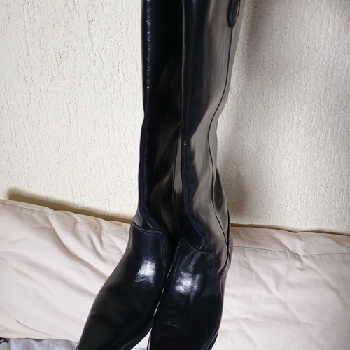 H&M black boots size 40 like new, knee-high with low heel