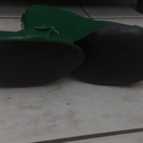 Guess green leather peep toe platform heels size 39 like new