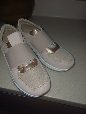 Sneakers γυναικεία νούμερο 38 σαν καινούργιο μπεζ